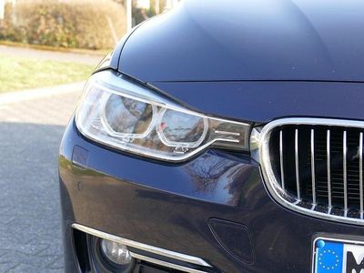Begagnad BMW 330 Luxury Line 258 HK (189 kW) 2012 Blå Sedan