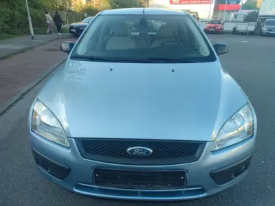 Usata Ford Focus Trend 101 CV (74 kW) 2005 Blu Berlina