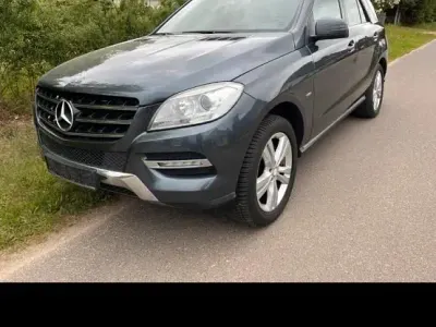 Gebraucht Mercedes ML250 204 PS (150 kW) 2012 Andere farben SUV