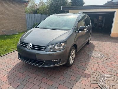 Second-hand VW Sharan Match 140 CP (102 kW) 2012 Gri Monovolum