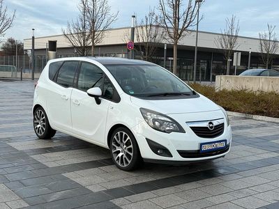 Weiß Gebraucht 2012 Opel Meriva Color Edition Van / Kleinbus | 4.700 € (Fairer Preis)