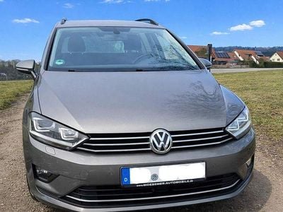 Grau Gebraucht 2014 VW Golf Sportsvan Highline Van / Kleinbus | 13.100 € (Fairer Preis)