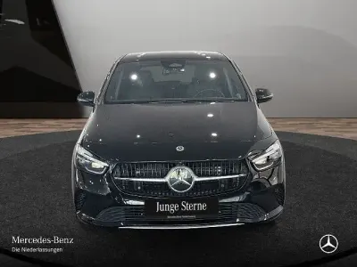 Gebraucht Mercedes B180 Advanced 136 PS (100 kW) 2025 Schwarz Van / Kleinbus