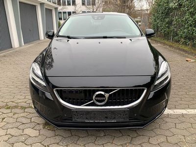 Gebraucht Volvo V40 Momentum 150 PS (110 kW) 2017 Schwarz Limousine