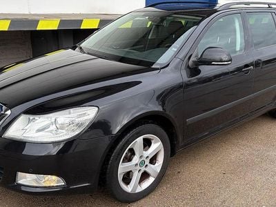 Schwarz Gebraucht 2013 Skoda Octavia Kombi | 3.450 € (Superpreis)
