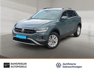 Gebraucht VW T-Roc Cabriolet Life 150 PS (110 kW) 2025 Petroleum blue metallic (metallic) SUV