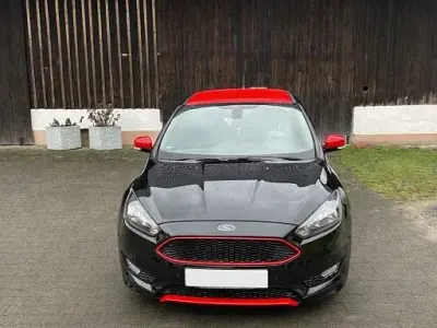 Usado Ford Focus ST-Line 125 CV (91 kW) 2017 Negro Berlina