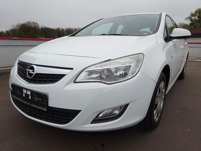 Weiß Gebraucht 2012 Opel Astra Design Edition Limousine | 3.990 € (Guter Preis)