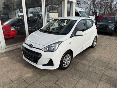 Gebraucht Hyundai i10 Trend 67 PS (49 kW) 2017 Weiß Kleinwagen