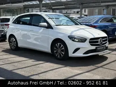 Gebraucht Mercedes B180 Style 136 PS (100 kW) 2022 Weiß Kleinwagen