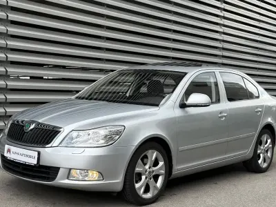 Używany Skoda Octavia Elegance 105 KM (77 kW) 2011 Srebrny Sedan/Limuzyna