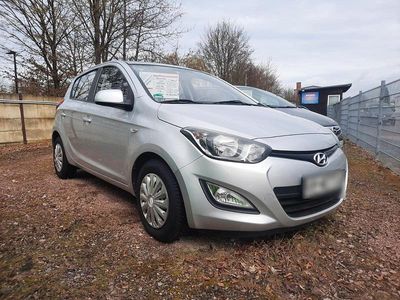 Gebraucht Hyundai i20 Edition 86 PS (63 kW) 2012 Silber Kleinwagen