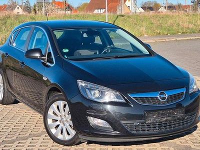 Usata Opel Astra Innovation 140 CV (102 kW) 2012 Nero Berlina