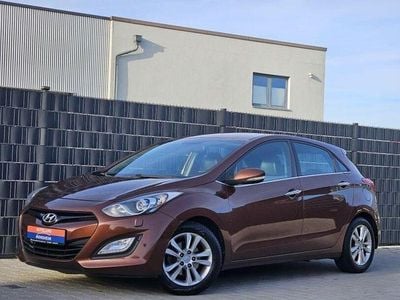 Braun Gebraucht 2012 Hyundai i30 Style Limousine | 4.950 € (Etwas zu teuer)