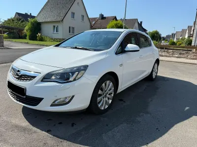 Gebraucht Opel Astra 160 PS (117 kW) 2011 Weiß Limousine