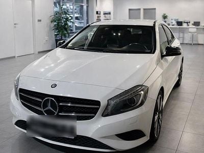 Weiß Gebraucht 2018 Mercedes A180 Edition Limousine | 9.350 € (Guter Preis)