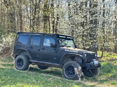 Käytetty Jeep Wrangler Unlimited Sahara 199 HP (146 kW) 2011 Musta Katumaasturi