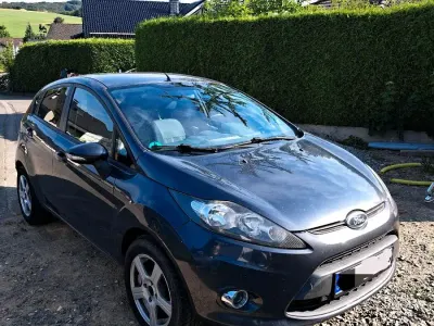 Gebraucht Ford Fiesta 90 PS (66 kW) 2010 Blau Kleinwagen
