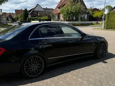 Gebraucht Mercedes E500 Avantgarde 408 PS (300 kW) 2011 Schwarz Kombi