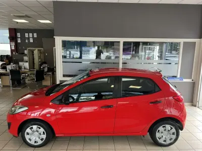 Gebraucht Mazda 2 Active 75 PS (55 kW) 2011 Rot Kleinwagen