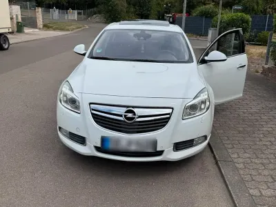 Gebraucht Opel Insignia 160 PS (117 kW) 2013 Weiß Limousine