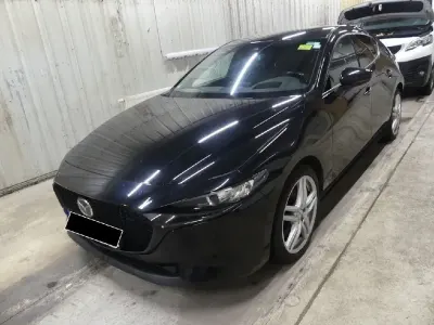 Używany Mazda 3 122 KM (89 kW) 2023 Czarny Sedan/Limuzyna