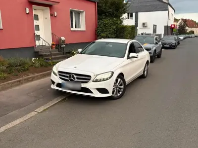 Gebraucht Mercedes C180 156 PS (114 kW) 2019 Weiß Limousine