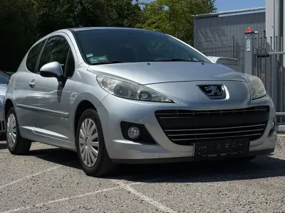 Gebraucht Peugeot 207 Tendance 95 PS (69 kW) 2011 Grau Kleinwagen