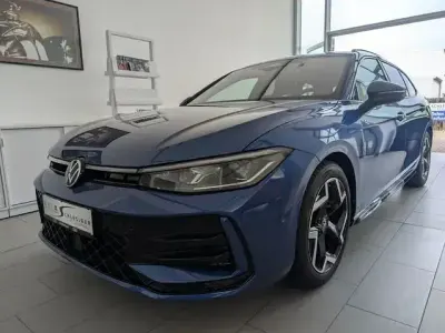 Gebraucht VW Passat R-line 150 PS (110 kW) 2025 Blau Kombi