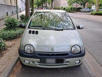 Used Renault Twingo Initiale 75 HP (55 kW) 2001 Yellow Hatchback