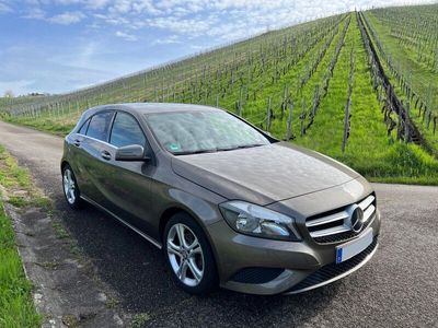 gebraucht Mercedes A180 Urban Scheckheft Kamera Leder FSE SHZ ALU BLT