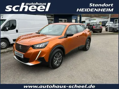 Gebraucht Peugeot e-2008 Active 100 kW (136 PS) 2022 Met. orange fusion SUV