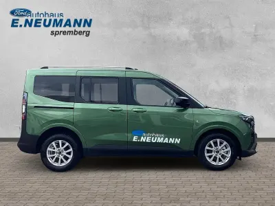 Gebraucht Ford Tourneo Courier Titanium 125 PS (91 kW) 2026 Grün Van / Kleinbus
