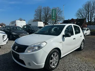 Gebraucht Dacia Sandero Basis 75 PS (55 kW) 2009 Gletscherweiss Kleinwagen
