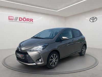 Usata Toyota Yaris Club 111 CV (81 kW) 2019 Grigio Utilitaria