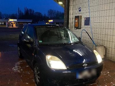 Gebraucht Ford Fiesta 80 PS (58 kW) 2004 Blau Kleinwagen