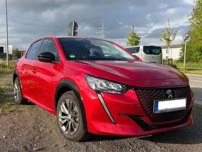 Gebraucht Peugeot e-208 Active 100 kW (136 PS) 2022 Rot Kleinwagen
