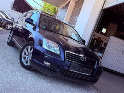 Second-hand Toyota Avensis 177 CP (130 kW) 2005 Albastru Break