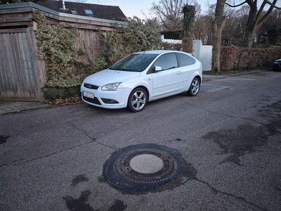 Gebraucht Ford Focus Style 101 PS (74 kW) 2007 Weiß Limousine