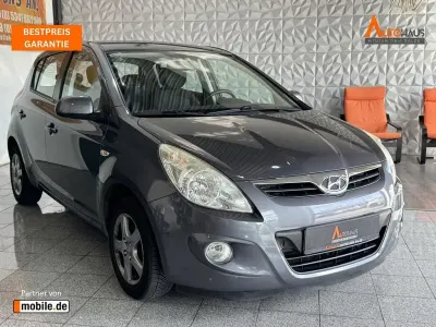 Gebraucht Hyundai i20 Comfort 101 PS (74 kW) 2012 Grau Kleinwagen