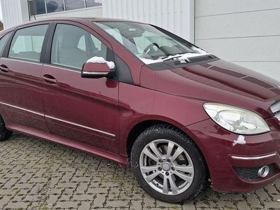 Rot Gebraucht 2009 Mercedes B200 Van / Kleinbus | 7.490 € (Etwas zu teuer)