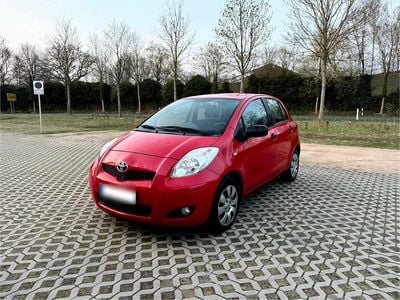 Usata Toyota Yaris 69 CV (50 kW) 2011 Rosso Utilitaria