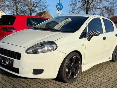 Gebraucht Fiat Grande Punto Basis 69 PS (50 kW) 2011 Weiß Kleinwagen