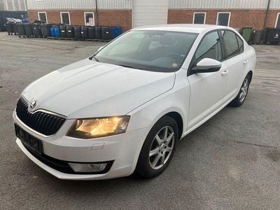 Weiß Gebraucht 2015 Skoda Octavia Ambition Limousine | 4.200 € (Etwas zu teuer)