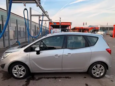 Używany Opel Meriva Innovation 140 KM (102 kW) 2010 Srebrny Minivan