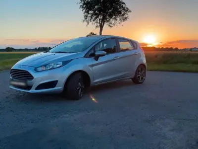 Gebraucht Ford Fiesta 85 PS (62 kW) 2015 Silber Kleinwagen