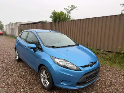 Gebraucht Ford Fiesta Trend 95 PS (69 kW) 2011 Visionblau Kleinwagen