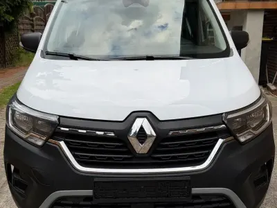 Używany Renault Kangoo 95 KM (69 kW) 2025 Biały Minivan
