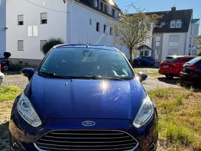 Gebraucht Ford Fiesta SYNC Edition 101 PS (74 kW) 2015 Blau Kleinwagen