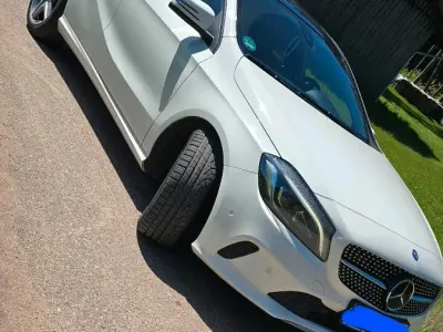 Gebraucht Mercedes A180 AMG line 109 PS (80 kW) 2016 Weiß Kleinwagen